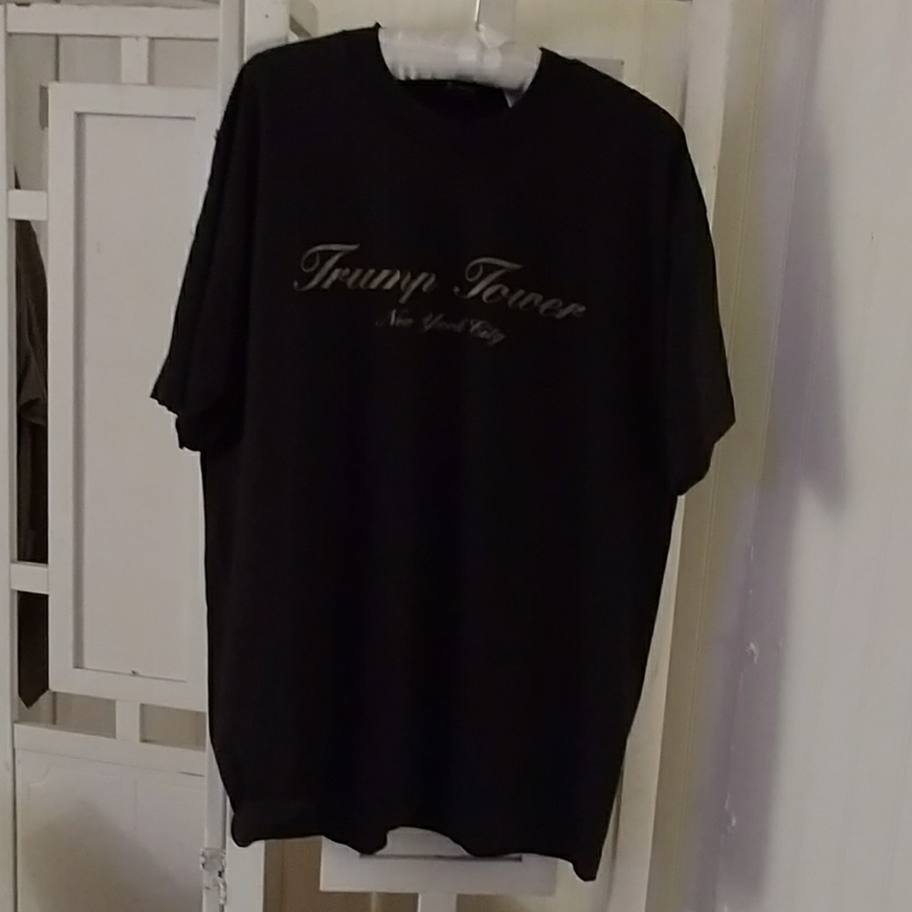 Trump Tower New York T Black Gold XL